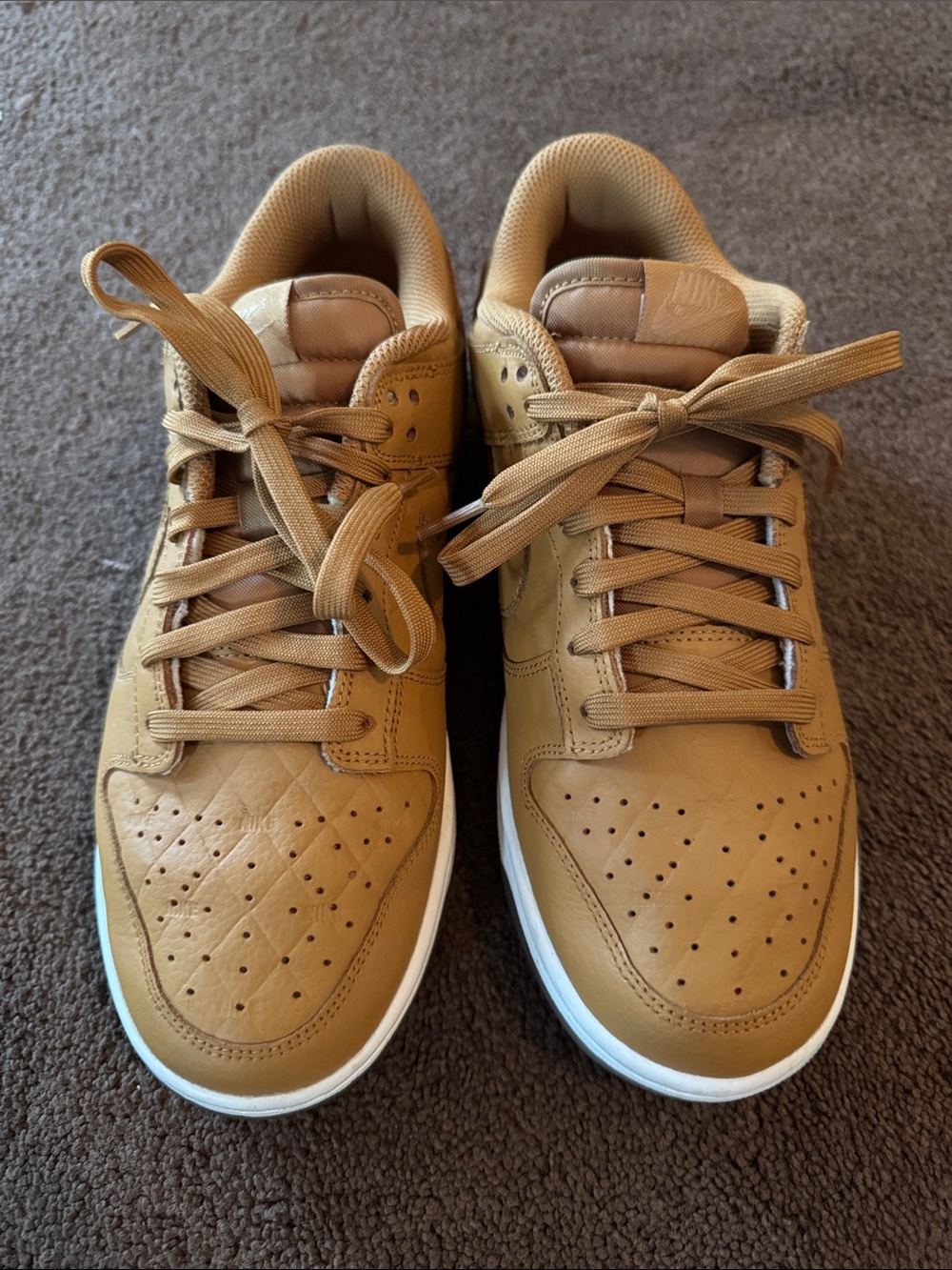 Nike Men's Low-Top Sneakers in Tan/White